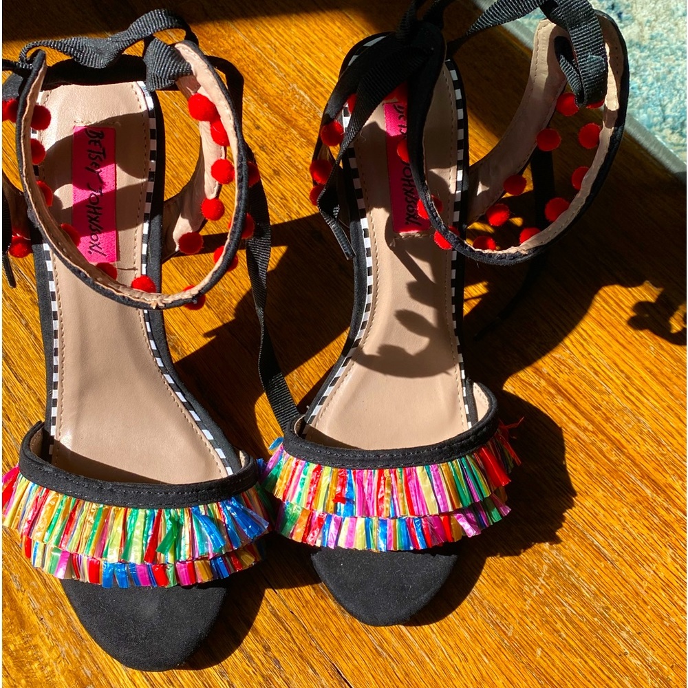 Betsey Johnson Fiesta Heels size 7